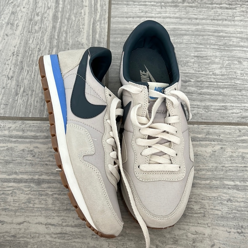 New without box nikes size 9